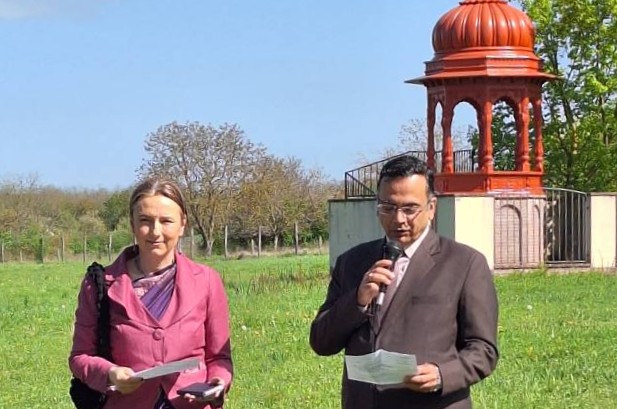 tolmácsolás Praveen Kumarnak, Indiai Nagykövetség